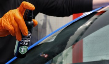 Auto Šarm Keramická ochrana laku 1R aplikace na přední sklo Auto Šarm Keramická ochrana laku 1R aplikace na přední sklo